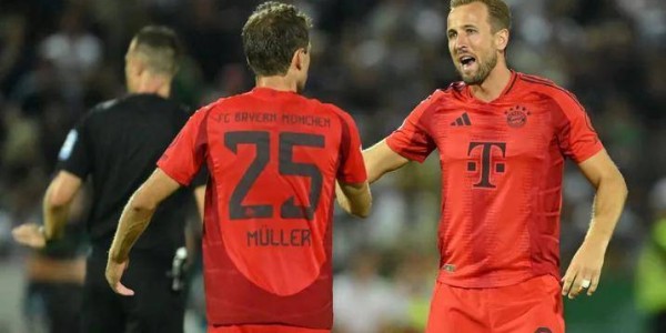 德甲狂欢一夜！拜仁2-0门兴，汉堡6-1大胜成功升级，球迷疯狂庆祝